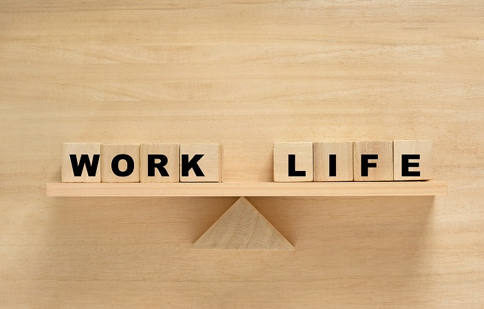 WORKLIFEと書かれた積み木